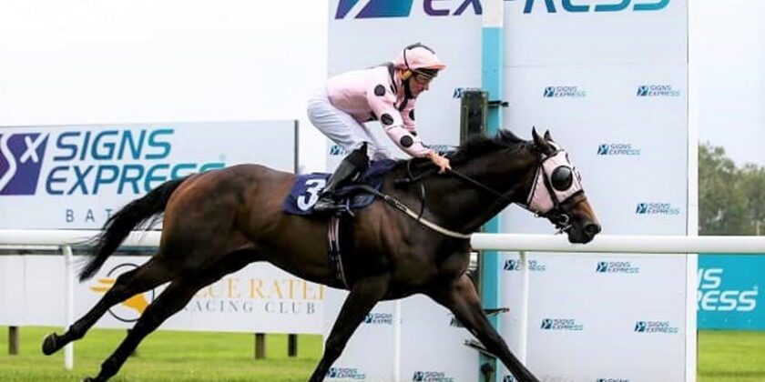 Heeraat Winner at Bath for Dave Evans