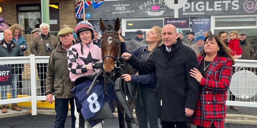 YORGUNNABELUCKY WINNER AT HEREFORD